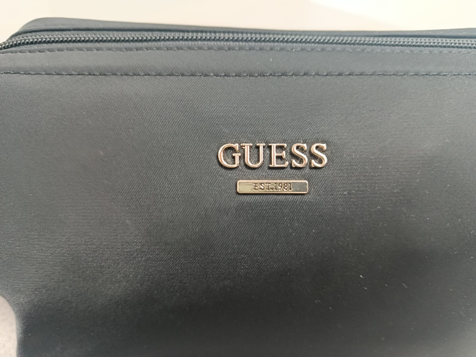 Neceser Guess Negro Elegante